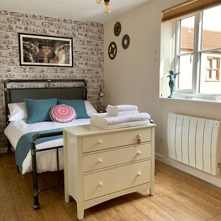 Pristine Apartment In The Centre Of Glastonbury Ngoại thất bức ảnh