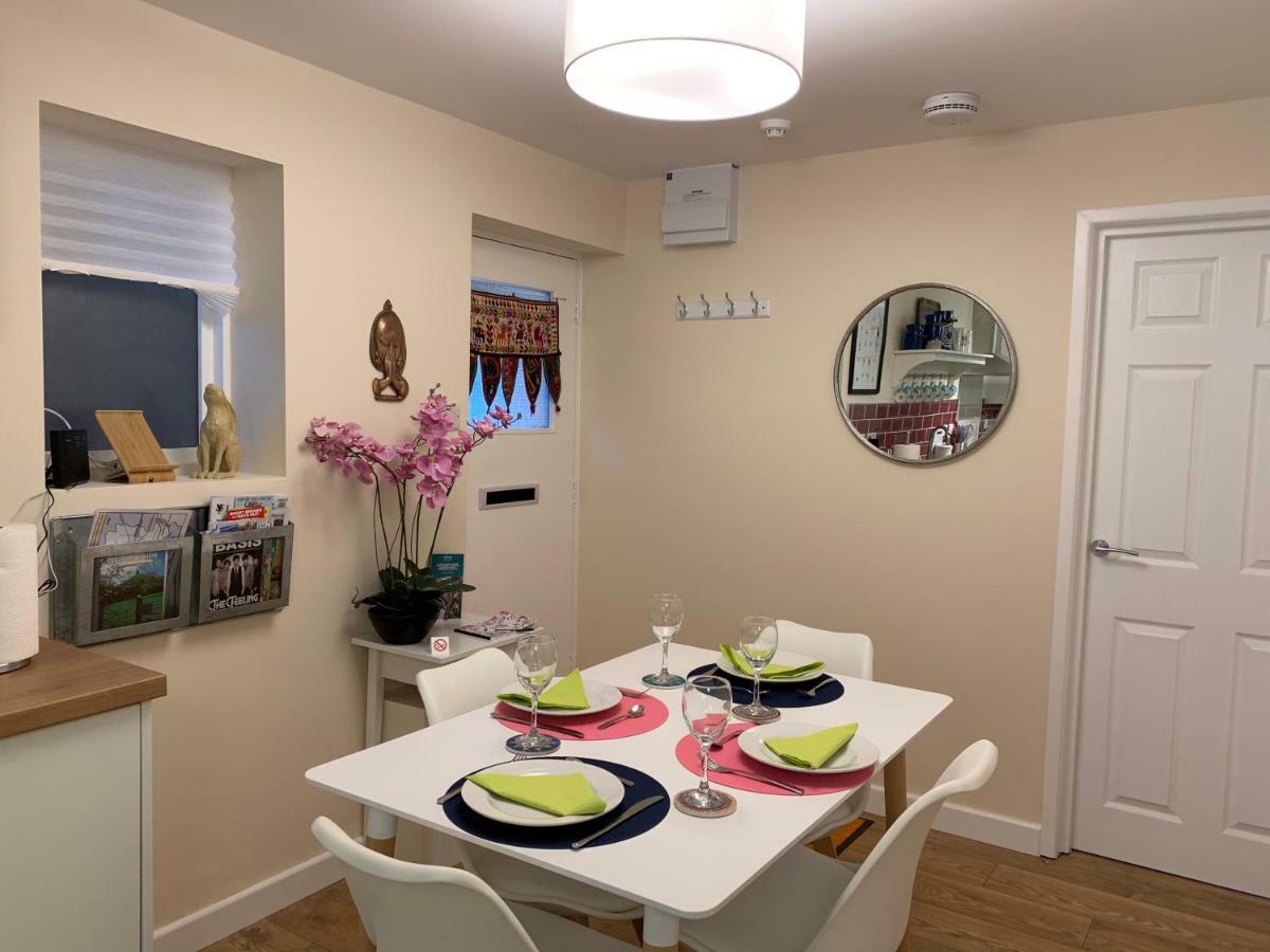 Pristine Apartment In The Centre Of Glastonbury Ngoại thất bức ảnh