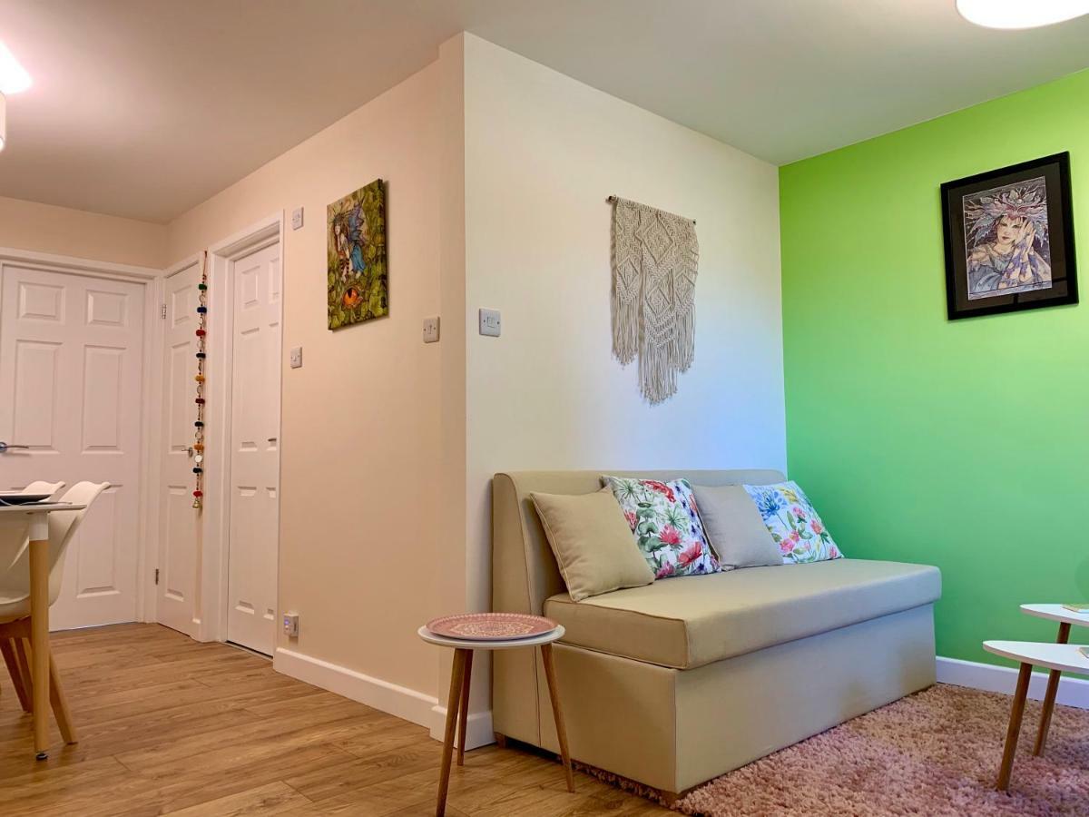 Pristine Apartment In The Centre Of Glastonbury Ngoại thất bức ảnh